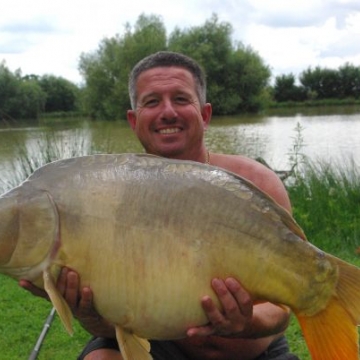 Carp (27lbs 0oz ) caught by Barry Plummer at  France.