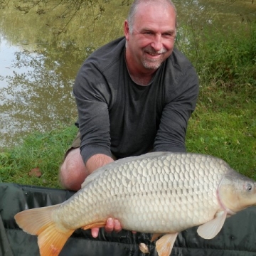 Carp (19lbs 0oz ) caught by Bob Bloomfield at  France.