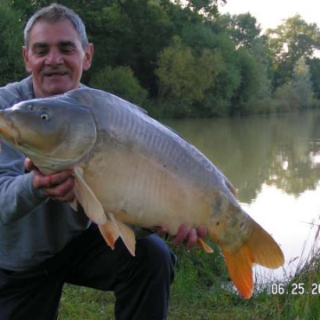 Carp (26lbs 8oz ) caught by Bob Carey at  France.