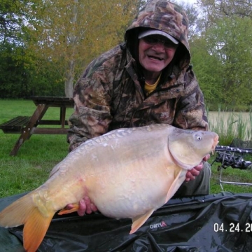 Carp (28lbs 10oz ) caught by Bob Carey at  France.