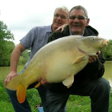 Carp (28lbs 6oz ) caught by Bob Carey at  France.