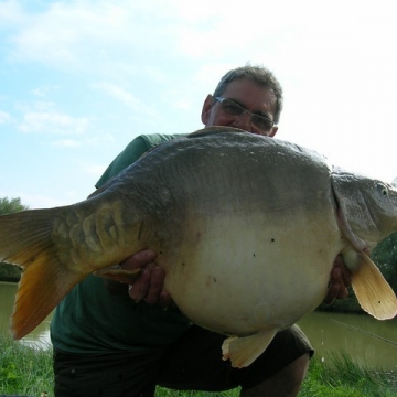 Carp (30lbs 2oz ) caught by Bob Carey at  France.