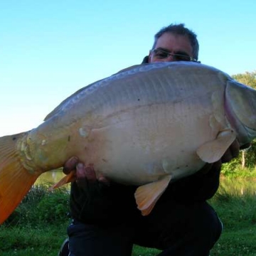 Carp (30lbs 0oz ) caught by Bob Carey at  France.