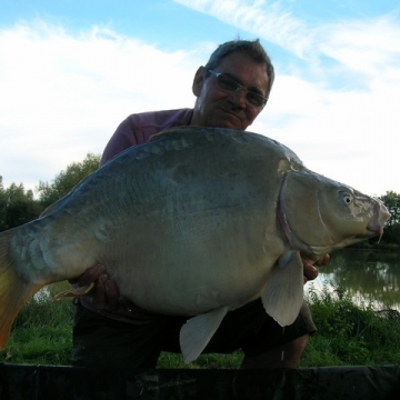 Carp (31lbs 2oz ) caught by Bob Carey at  France.