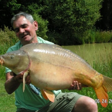 Carp (32lbs 4oz ) caught by Bob Carey at  France.