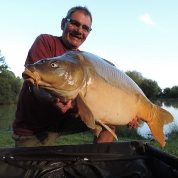 Carp (32lbs 8oz ) caught by Bob Carey at  France.