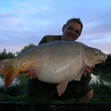 Carp (33lbs 8oz ) caught by Bob Carey at  France.