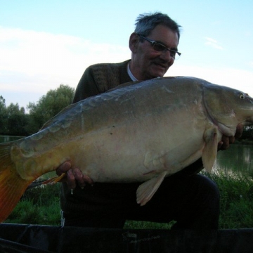 Carp (33lbs 0oz ) caught by Bob Carey at  France.