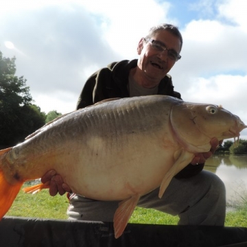 Carp (34lbs 8oz ) caught by Bob Carey at  France.