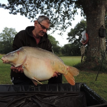 Carp (35lbs 0oz ) caught by Bob Carey at  France.