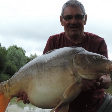 Carp (37lbs 1oz ) caught by Bob Carey at  France.