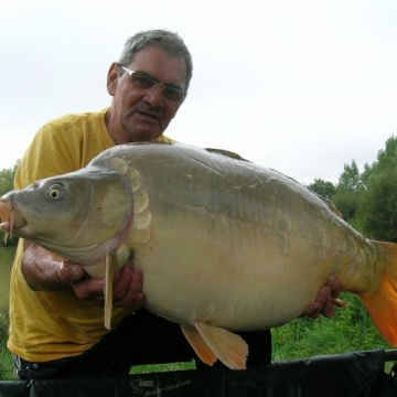 Carp (37lbs 0oz ) caught by Bob Carey at  France.