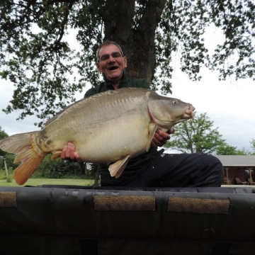 Carp (38lbs 0oz ) caught by Bob Carey at  France.