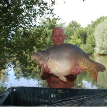 Carp (32lbs 0oz ) caught by Chris Harrison at  France.