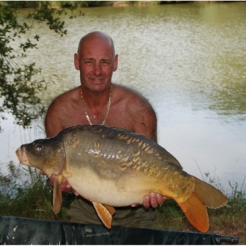 Carp (32lbs 0oz ) caught by Chris Harrison at  France.