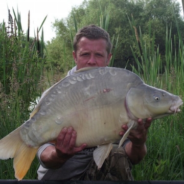 Carp (27lbs 1oz ) caught by Darren Palmer at  France.