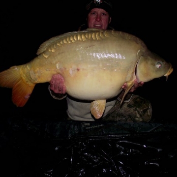 Carp (34lbs 8oz ) caught by Darren Palmer at  France.