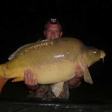 Carp (40lbs 8oz ) caught by Darren Palmer at  France.