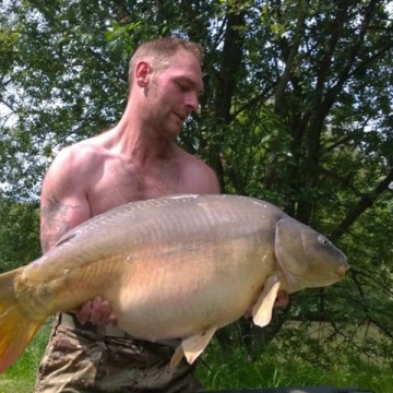 Carp (32lbs 0oz ) caught by Darren Smith at  France.