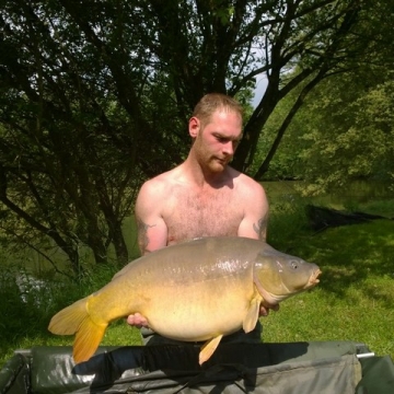 Carp (33lbs 2oz ) caught by Darren Smith at  France.