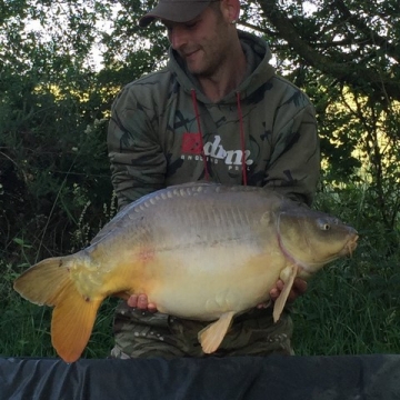 Carp (33lbs 0oz ) caught by Darren Smith at  France.