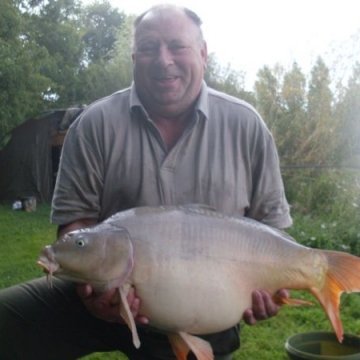 Carp (28lbs 0oz ) caught by Dave Bailey at  France.