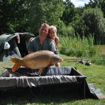 Carp (33lbs 12oz ) caught by Dave Callow at  France.