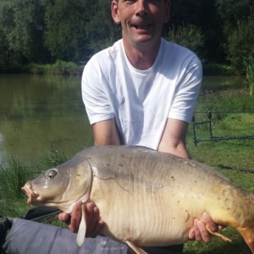 Carp (34lbs 11oz ) caught by Dave Faith at  France.