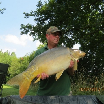 Carp (30lbs 0oz ) caught by Duncan de Gruchy at  France.