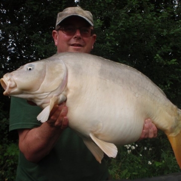 Carp (32lbs 0oz ) caught by Duncan de Gruchy at  France.