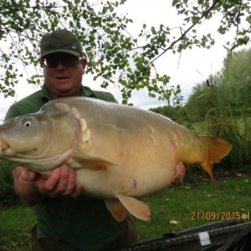 Carp (42lbs 2oz ) caught by Duncan de Gruchy at  France.