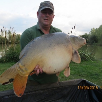 Carp (42lbs 0oz ) caught by Duncan de Gruchy at  France.