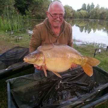 Carp (37lbs 0oz ) caught by Eddie Lloyd at  France.