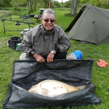 Carp (37lbs 0oz ) caught by Eric Hopwood at  France.