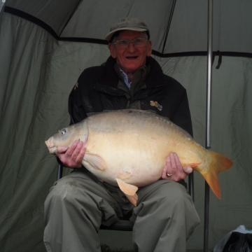 Carp (32lbs 0oz ) caught by Fred Rooney (PB) at  France.