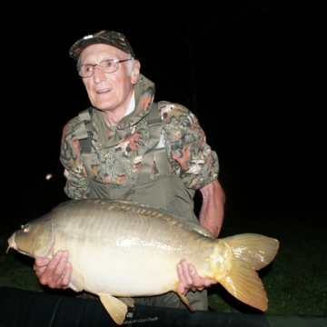 Carp (27lbs 10oz ) caught by Geoff Cotterill at  France.