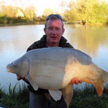 Carp (25lbs 4oz ) caught by Ian Blackman at  France.