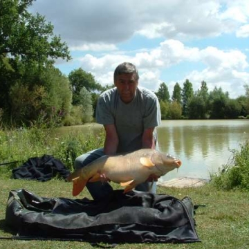 Carp (30lbs 2oz ) caught by Ian Jeive at  France.