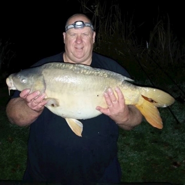 Carp (27lbs 0oz ) caught by Ian Rush at  France.