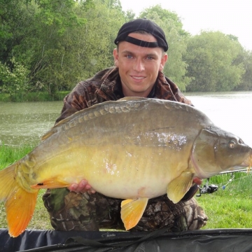 Carp (33lbs 0oz ) caught by James Anderson at  France.