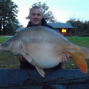 Carp (32lbs 0oz ) caught by Jamie Stitt at  France.