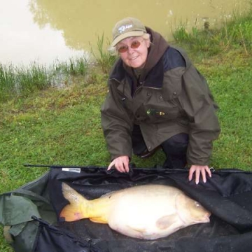 Carp (30lbs 0oz ) caught by Jenny Meider at  France.