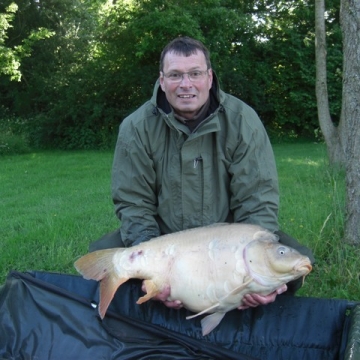 Carp (34lbs 8oz ) caught by Jezz Thornton at  France.