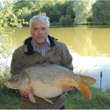 Carp (32lbs 0oz ) caught by Ray Green at  France.