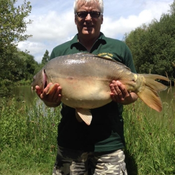 Carp (32lbs 0oz ) caught by Ray Green at  France.