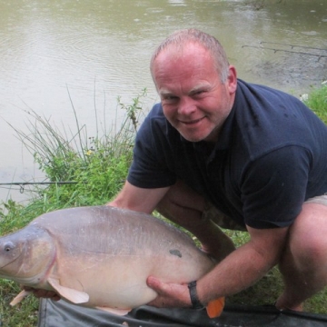 Carp (34lbs 0oz ) caught by Kevin Meyrick at  France.