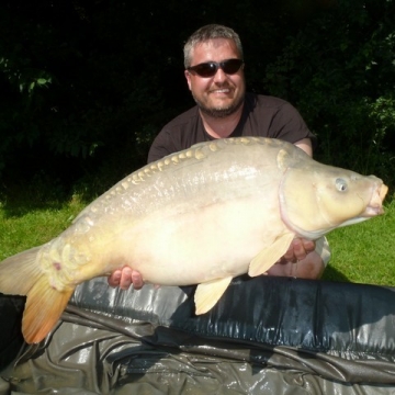 Carp (27lbs 14oz ) caught by Kevin Priest at  France.