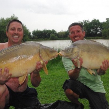 Carp (0lbs 0oz ) caught by Les and Baz at  France.