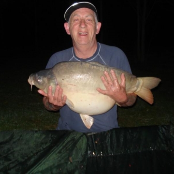 Carp (28lbs 0oz ) caught by Leslie Fox at  France.