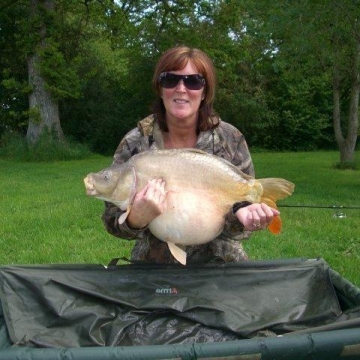 Carp (34lbs 0oz ) caught by Linda Henshall at  France.